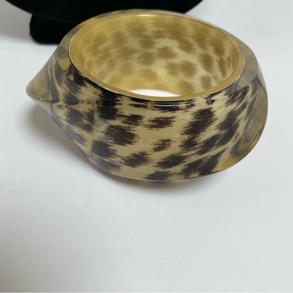 KATE SPADE IKAT RESIN POP ART LEOPARD BANGLE CUFF - Picture 1 of 13